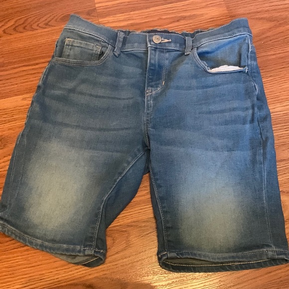 Nwot Girls mid length shorts from old navy, girls size 14, light blue - Picture 1 of 4